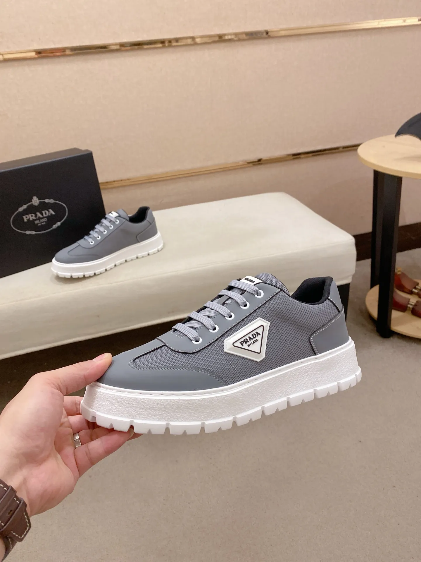 Men's men's shoes💰: 440💰[Prada～Prada] Trendy new styles are on the market. Same style as the official website. Counter quality. Original version. [Strong] [Strong] Imported selected first-layer cowhide. Comfortable and breathable sheepskin lining, fine workmanship, upper layer made of 100% pure cowhide, original last shape, comfortable on the feet, shoe sizes 38 to 44
